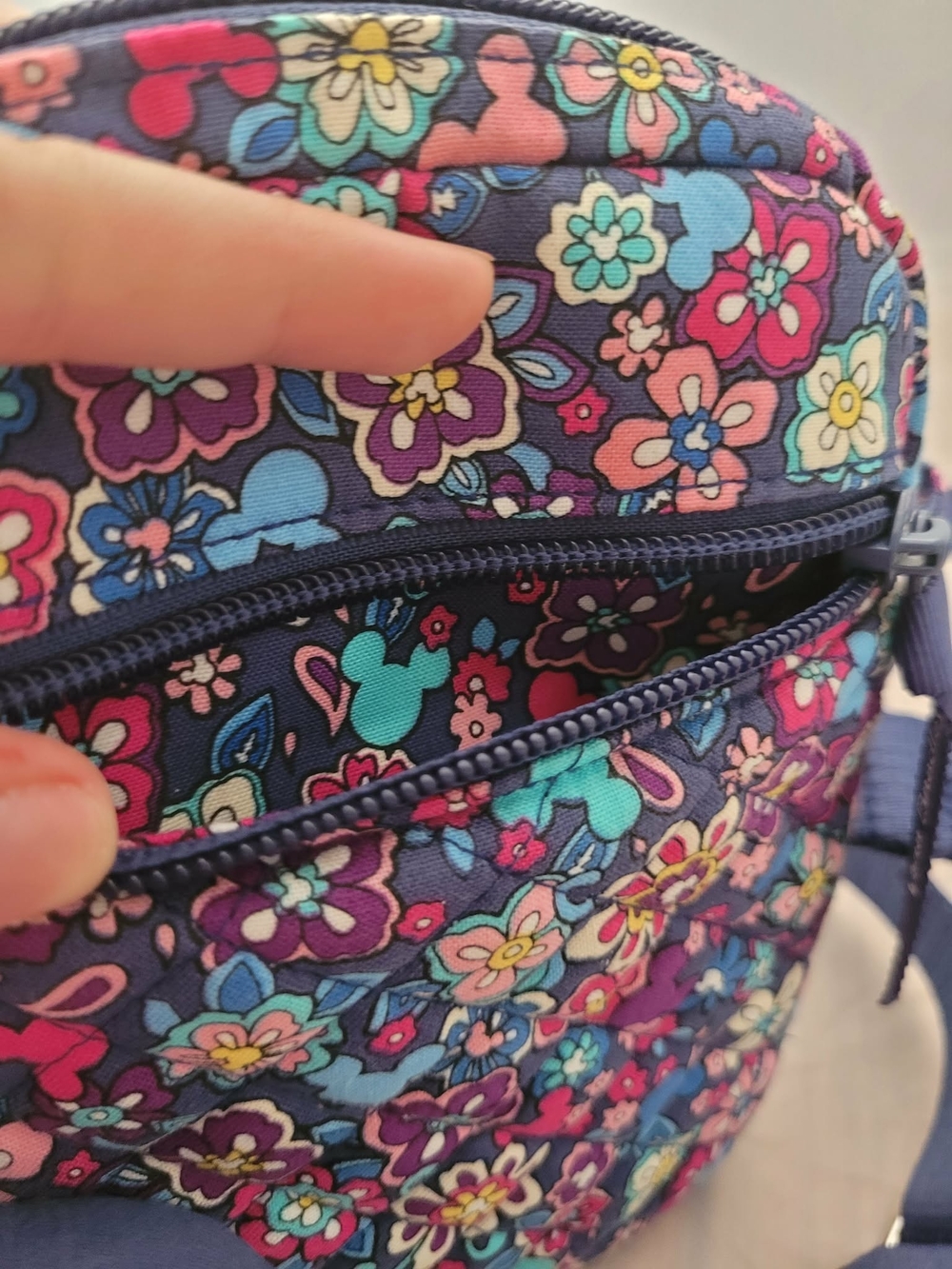 Disney Vera Bradley cross body/ belt bag. - Picture 11 of 12